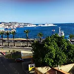 Guest house With Port View