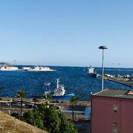 With Port View Pensión Cagliari