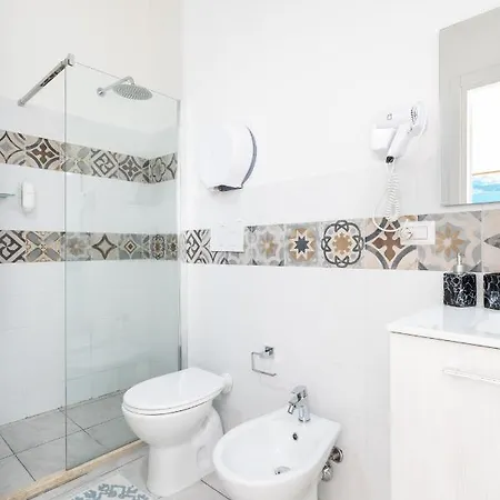 Πανσιόν With Port View