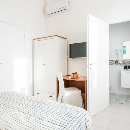 With Port View Πανσιόν 3*